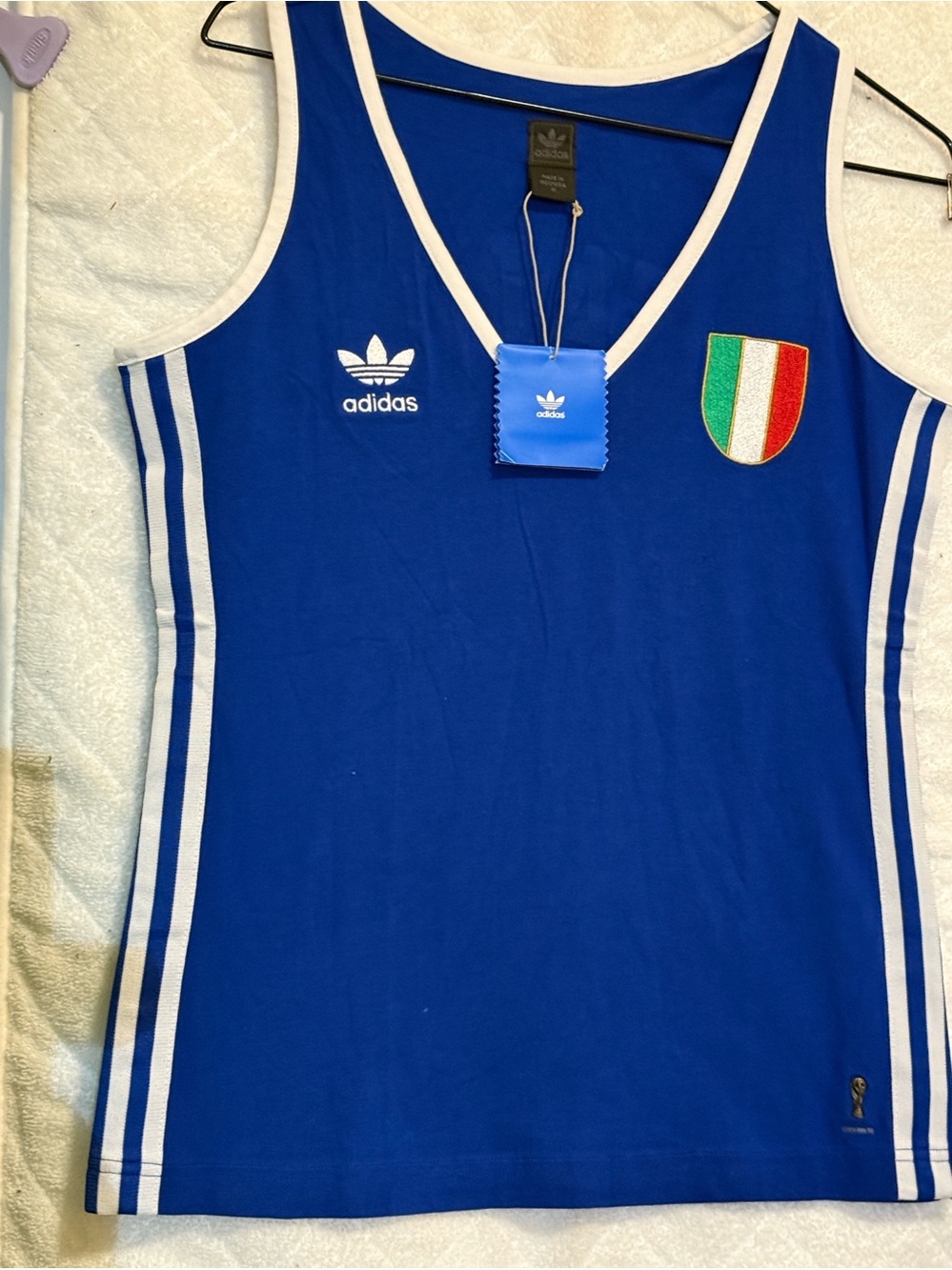 FIFA ADIDAS Royal Blue Italy Crest Athletic Italia. V-Tank W NWT